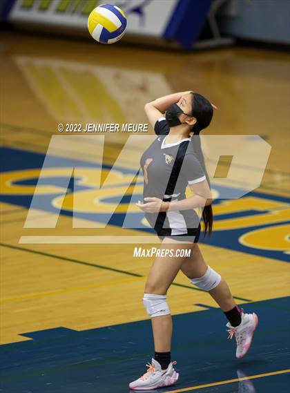 Thumbnail 2 in Newark Memorial vs Lincoln (JV Irvington Tournament) photogallery.