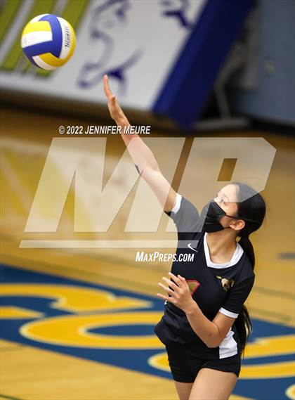 Thumbnail 3 in Newark Memorial vs Lincoln (JV Irvington Tournament) photogallery.