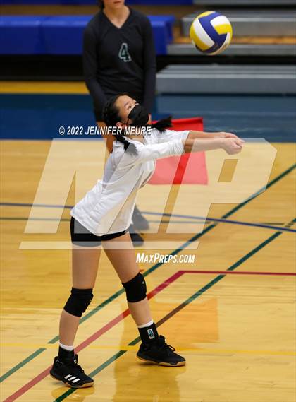 Thumbnail 3 in Newark Memorial vs Lincoln (JV Irvington Tournament) photogallery.