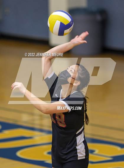 Thumbnail 2 in Newark Memorial vs Lincoln (JV Irvington Tournament) photogallery.