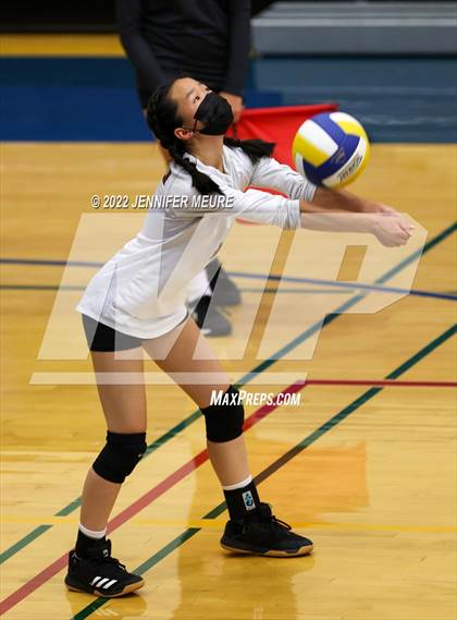 Thumbnail 2 in Newark Memorial vs Lincoln (JV Irvington Tournament) photogallery.
