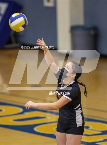 Thumbnail 3 in Newark Memorial vs Lincoln (JV Irvington Tournament) photogallery.