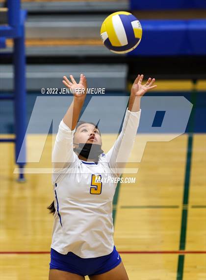 Thumbnail 3 in Newark Memorial vs Lincoln (JV Irvington Tournament) photogallery.