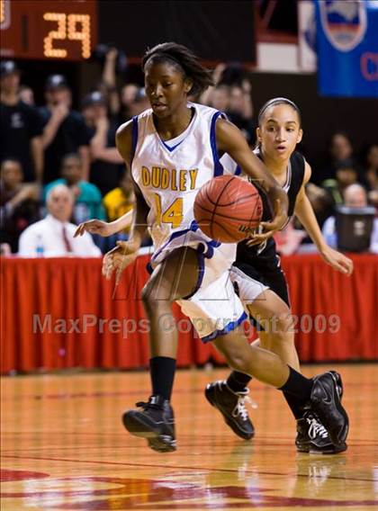 Thumbnail 3 in Forestview vs. Dudley (NCHSAA 3A Final) photogallery.