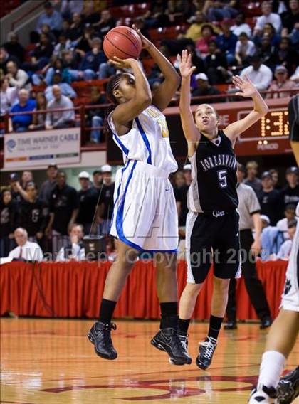 Thumbnail 2 in Forestview vs. Dudley (NCHSAA 3A Final) photogallery.