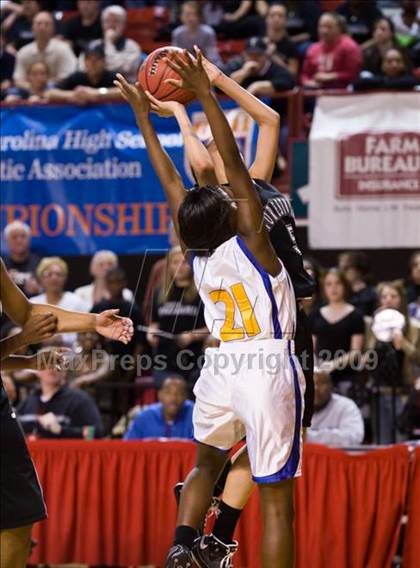 Thumbnail 3 in Forestview vs. Dudley (NCHSAA 3A Final) photogallery.
