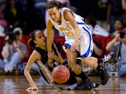 Thumbnail 2 in Forestview vs. Dudley (NCHSAA 3A Final) photogallery.