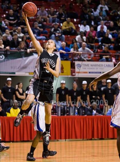 Thumbnail 3 in Forestview vs. Dudley (NCHSAA 3A Final) photogallery.