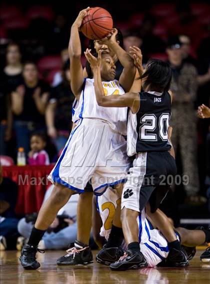 Thumbnail 3 in Forestview vs. Dudley (NCHSAA 3A Final) photogallery.