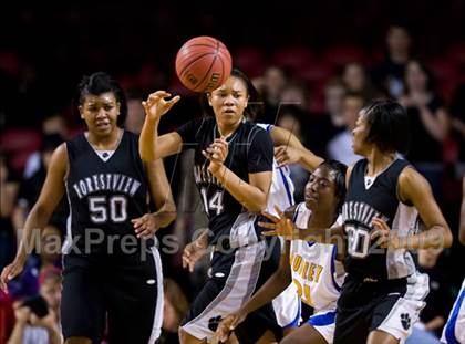 Thumbnail 3 in Forestview vs. Dudley (NCHSAA 3A Final) photogallery.