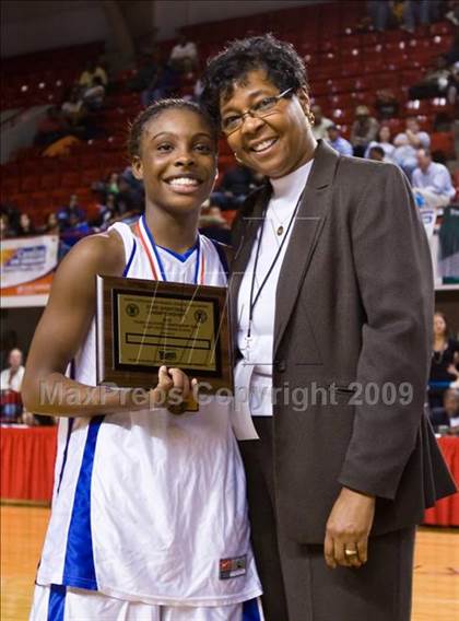 Thumbnail 3 in Forestview vs. Dudley (NCHSAA 3A Final) photogallery.
