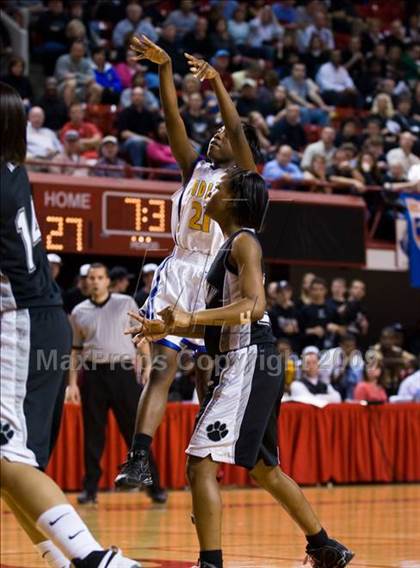 Thumbnail 2 in Forestview vs. Dudley (NCHSAA 3A Final) photogallery.