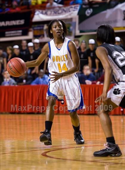 Thumbnail 1 in Forestview vs. Dudley (NCHSAA 3A Final) photogallery.