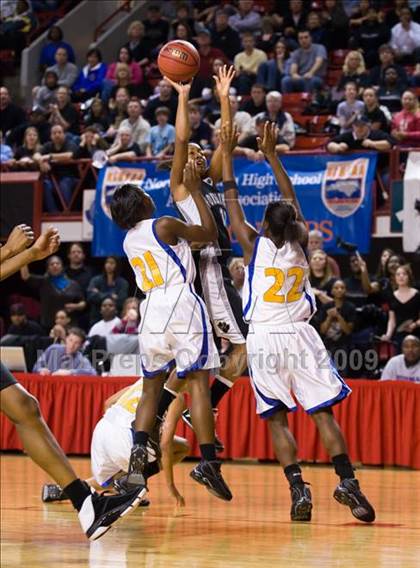 Thumbnail 2 in Forestview vs. Dudley (NCHSAA 3A Final) photogallery.