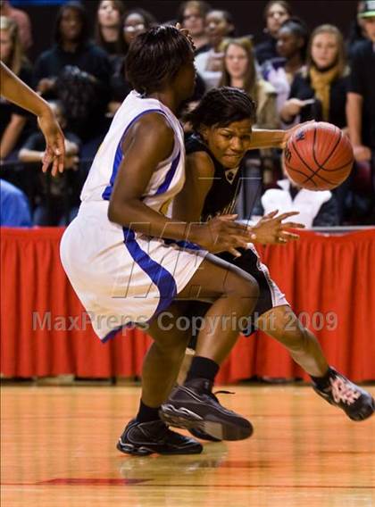 Thumbnail 3 in Forestview vs. Dudley (NCHSAA 3A Final) photogallery.