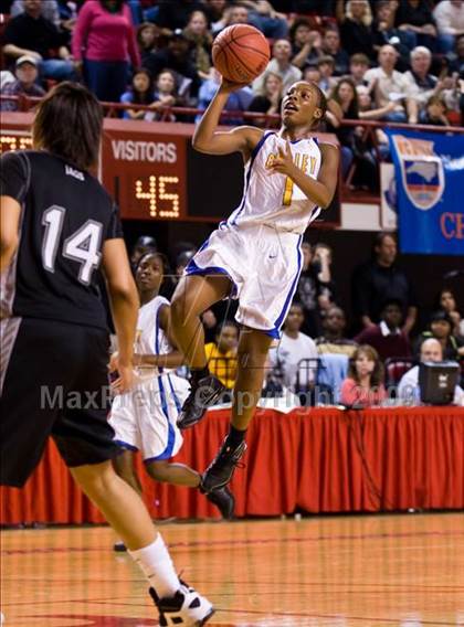 Thumbnail 2 in Forestview vs. Dudley (NCHSAA 3A Final) photogallery.