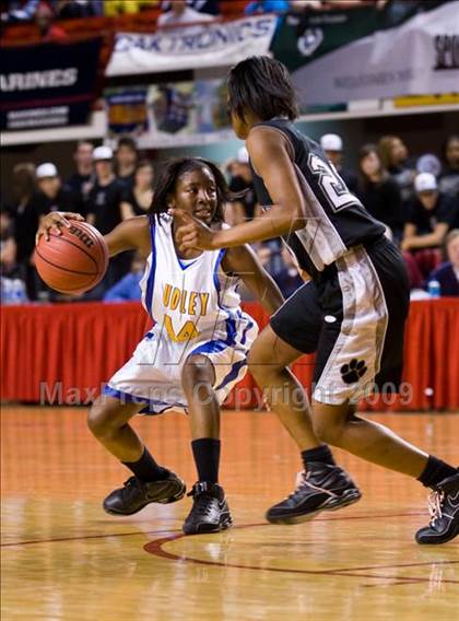 Thumbnail 1 in Forestview vs. Dudley (NCHSAA 3A Final) photogallery.