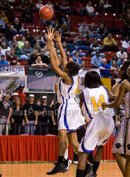 Thumbnail 1 in Forestview vs. Dudley (NCHSAA 3A Final) photogallery.