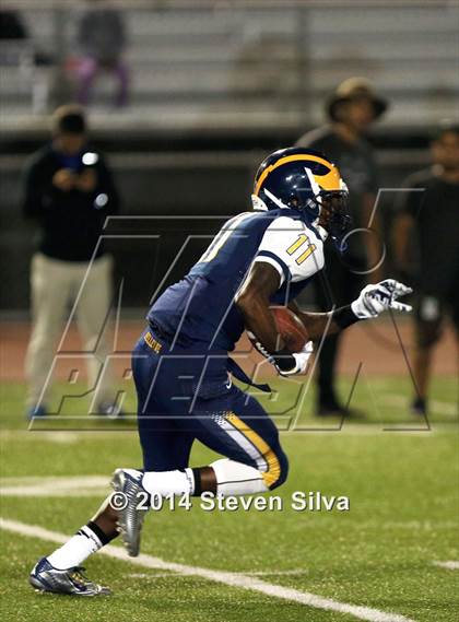 Thumbnail 2 in Bellevue vs. Serra (2014 Honor Bowl - SoCal) photogallery.