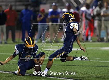Thumbnail 2 in Bellevue vs. Serra (2014 Honor Bowl - SoCal) photogallery.
