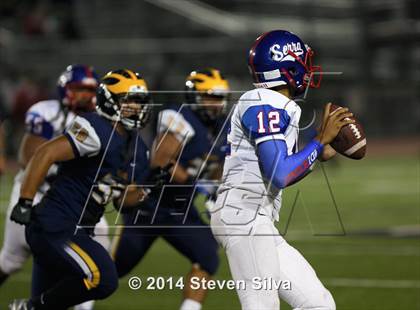 Thumbnail 3 in Bellevue vs. Serra (2014 Honor Bowl - SoCal) photogallery.