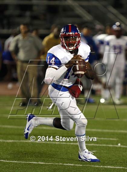 Thumbnail 3 in Bellevue vs. Serra (2014 Honor Bowl - SoCal) photogallery.