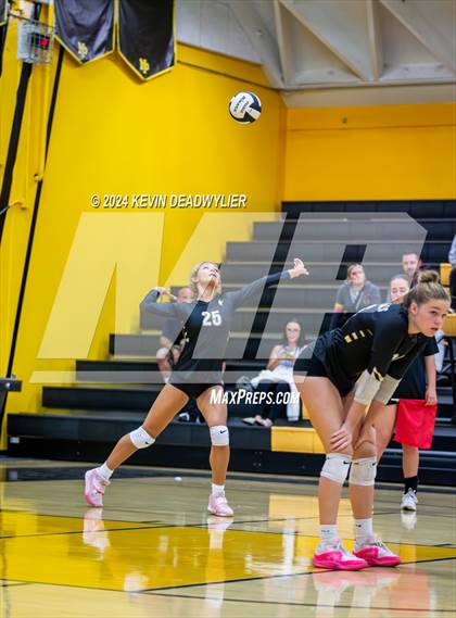 Thumbnail 3 in Calabasas @ Newbury Park photogallery.