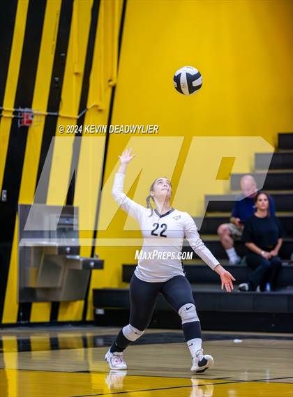 Thumbnail 3 in Calabasas @ Newbury Park photogallery.