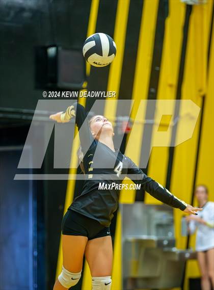 Thumbnail 3 in Calabasas @ Newbury Park photogallery.