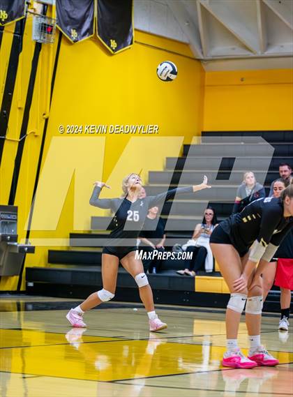 Thumbnail 2 in Calabasas @ Newbury Park photogallery.