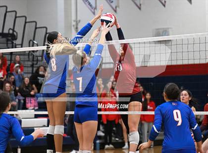 Thumbnail 2 in Bishop Gorman vs Coronado (NIAA 5A Southern Region Final) photogallery.