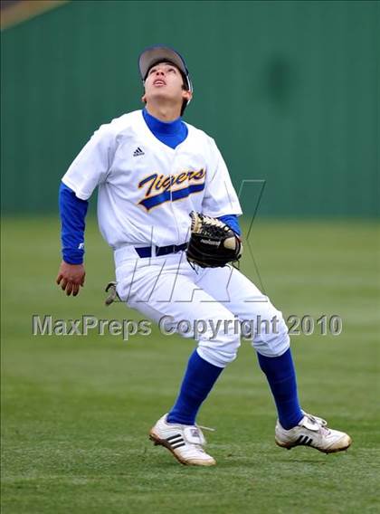 Thumbnail 3 in Abilene vs Corsicana (Denton Ryan Tourney) photogallery.