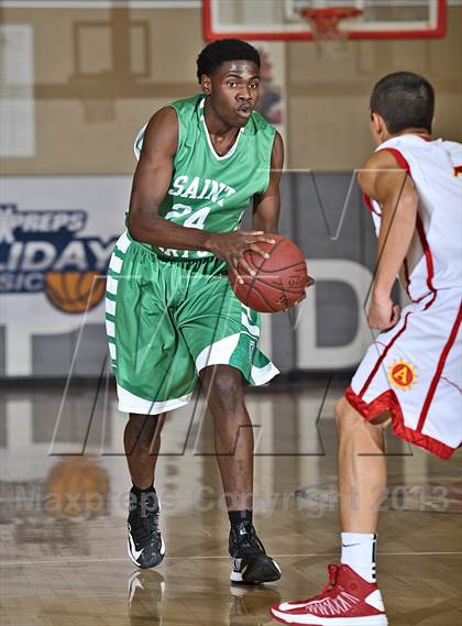 Thumbnail 3 in St. Mary's vs. Palm Desert (MaxPreps Holiday Classic) photogallery.