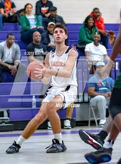 Thumbnail 2 in Sarasota vs. Sharpstown (Village Christian Holiday Tournament) photogallery.