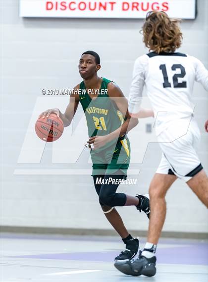 Thumbnail 2 in Sarasota vs. Sharpstown (Village Christian Holiday Tournament) photogallery.
