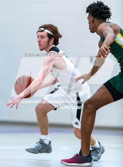Thumbnail 3 in Sarasota vs. Sharpstown (Village Christian Holiday Tournament) photogallery.