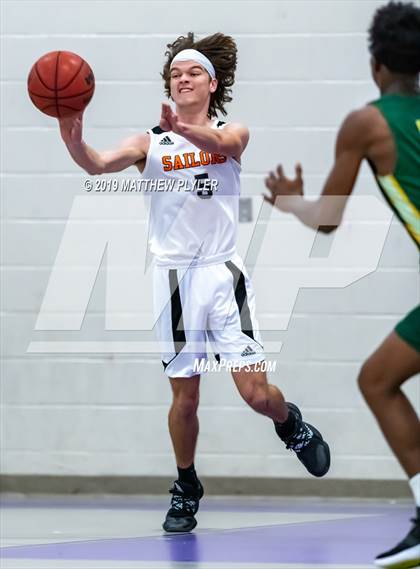 Thumbnail 1 in Sarasota vs. Sharpstown (Village Christian Holiday Tournament) photogallery.