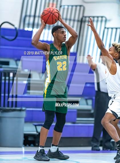 Thumbnail 3 in Sarasota vs. Sharpstown (Village Christian Holiday Tournament) photogallery.