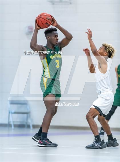 Thumbnail 1 in Sarasota vs. Sharpstown (Village Christian Holiday Tournament) photogallery.