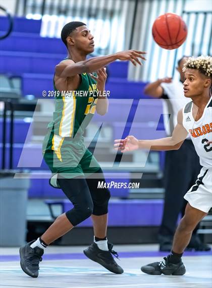 Thumbnail 3 in Sarasota vs. Sharpstown (Village Christian Holiday Tournament) photogallery.