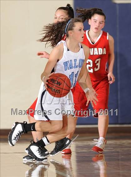 Thumbnail 1 in Valor Christian vs. Arvada photogallery.