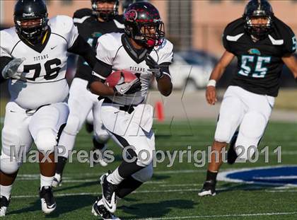 Thumbnail 3 in Pasadena Memorial vs Port Arthur Memorial (5A Region 3 Bi-District Playoffs) photogallery.