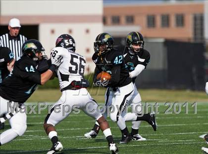 Thumbnail 1 in Pasadena Memorial vs Port Arthur Memorial (5A Region 3 Bi-District Playoffs) photogallery.