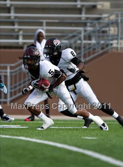 Thumbnail 2 in Pasadena Memorial vs Port Arthur Memorial (5A Region 3 Bi-District Playoffs) photogallery.