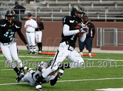 Thumbnail 2 in Pasadena Memorial vs Port Arthur Memorial (5A Region 3 Bi-District Playoffs) photogallery.