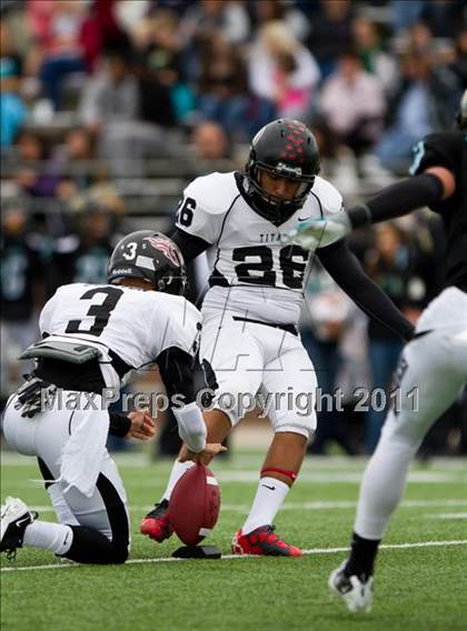Thumbnail 2 in Pasadena Memorial vs Port Arthur Memorial (5A Region 3 Bi-District Playoffs) photogallery.