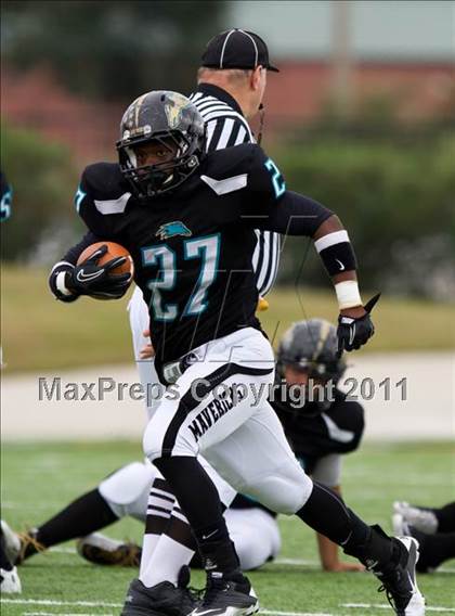 Thumbnail 3 in Pasadena Memorial vs Port Arthur Memorial (5A Region 3 Bi-District Playoffs) photogallery.