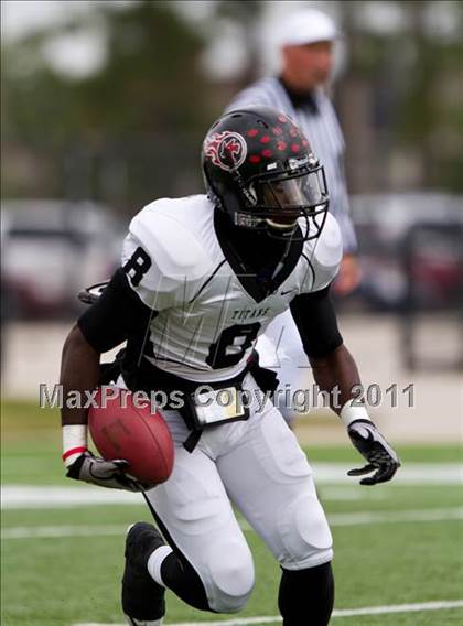 Thumbnail 2 in Pasadena Memorial vs Port Arthur Memorial (5A Region 3 Bi-District Playoffs) photogallery.