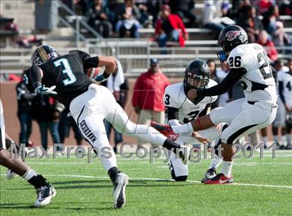 Thumbnail 2 in Pasadena Memorial vs Port Arthur Memorial (5A Region 3 Bi-District Playoffs) photogallery.