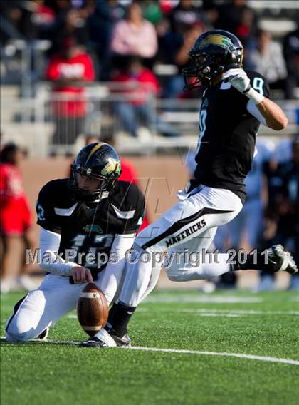 Thumbnail 2 in Pasadena Memorial vs Port Arthur Memorial (5A Region 3 Bi-District Playoffs) photogallery.